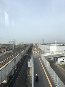 新幹線線路と白山総合車両所
