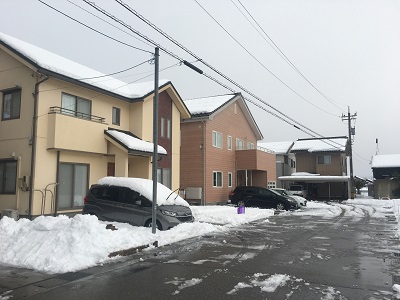 まずは道路の除雪から