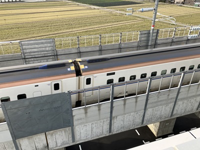 眼下の新幹線