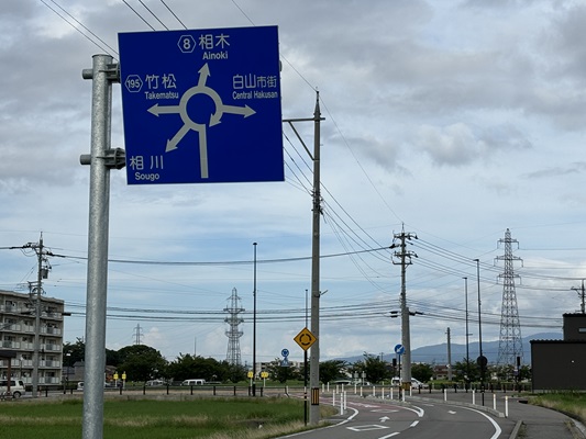 松任にあるロータリ式交差点