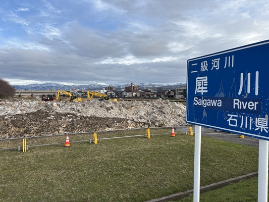 犀川河川敷の雪